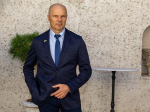 Cum folosește EkoGroup alături de Cătălin Cârcu rețeaua premium DOOH pentru afaceri